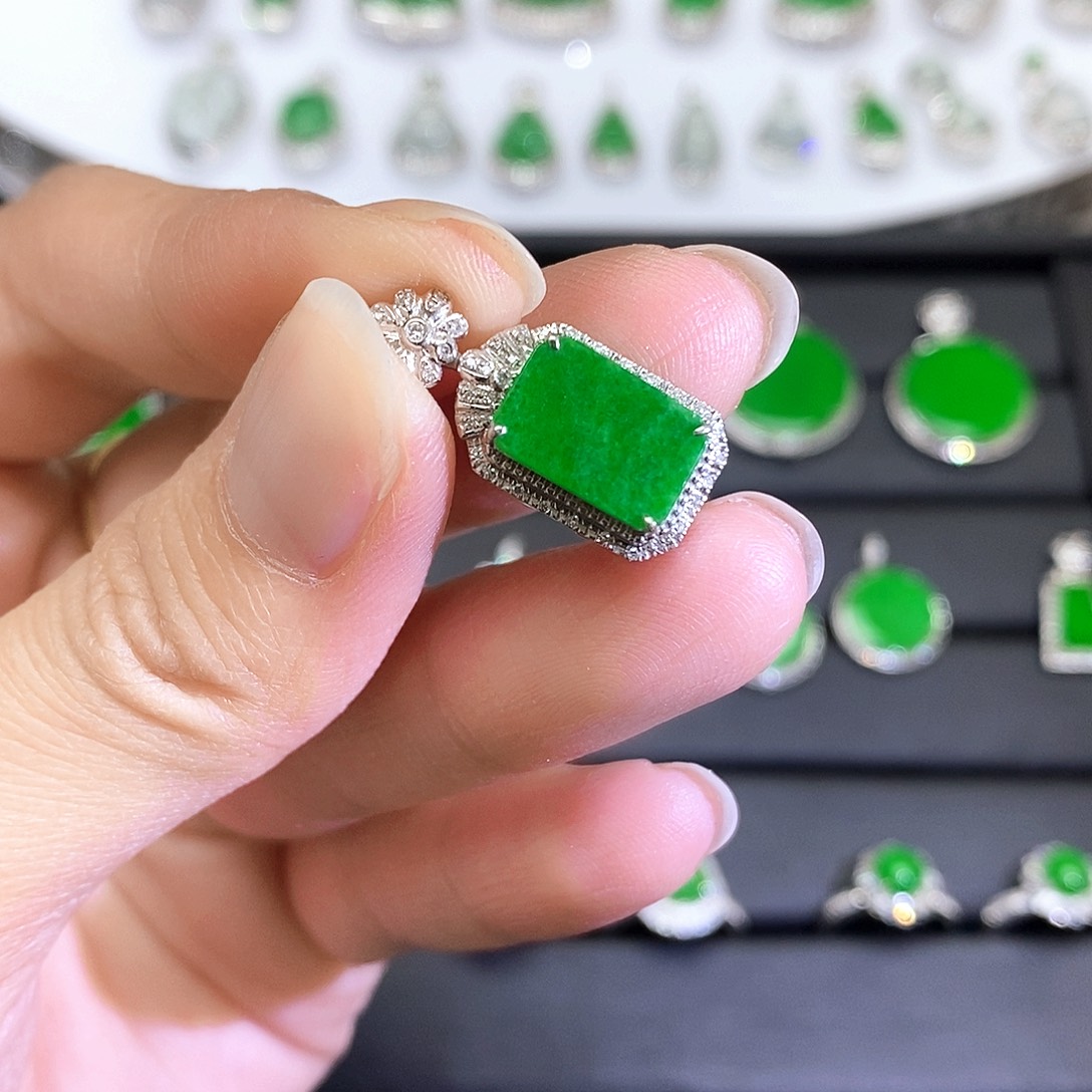 翡翠18K金镶嵌吊坠(不含链)