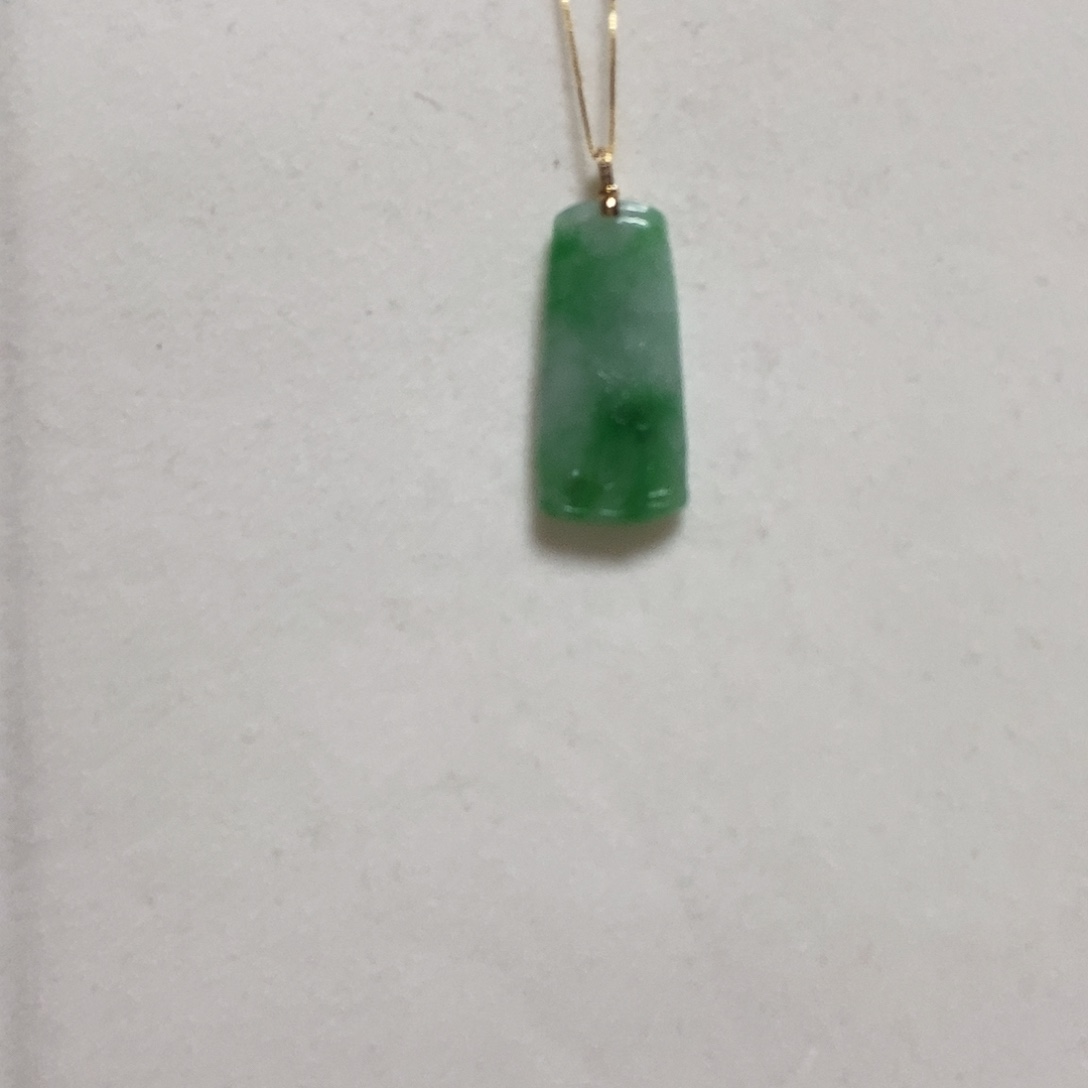 翡翠颈饰18K金镶嵌简单