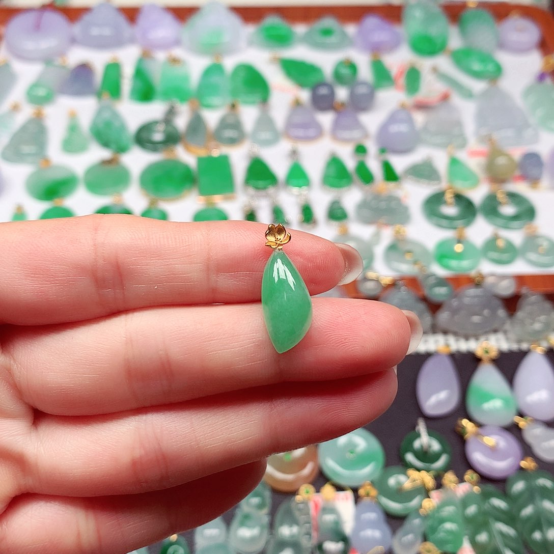 翡翠18K金镶嵌颈饰天然翡翠A货