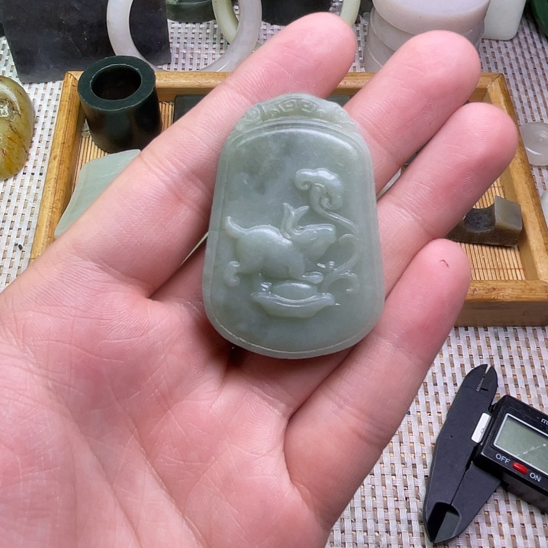 未镶嵌和田玉车挂