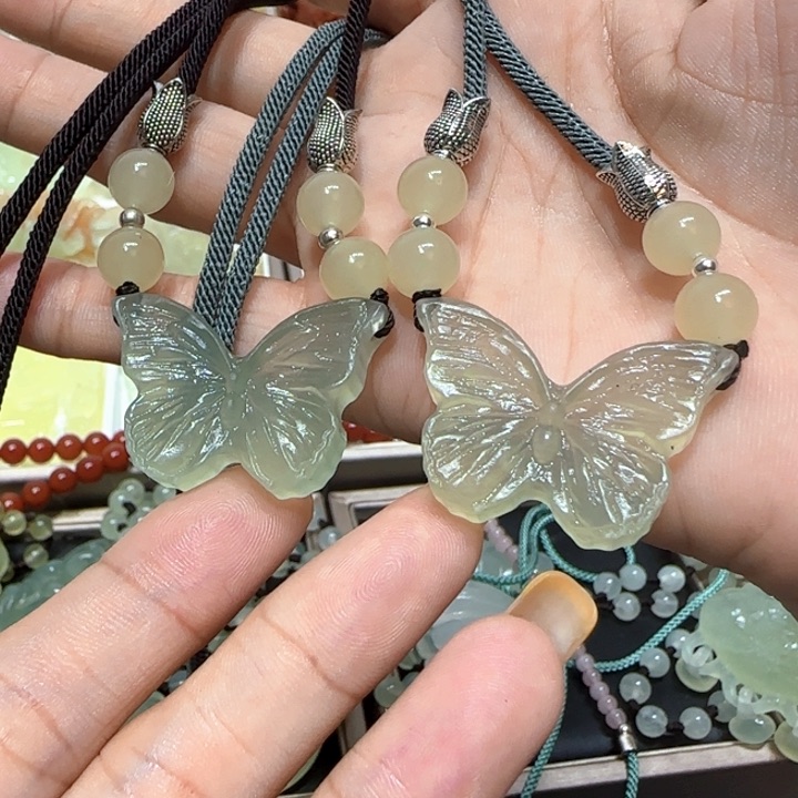未镶嵌蛇纹石玉吊坠