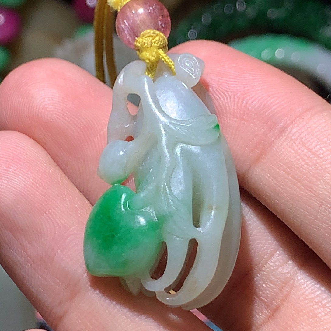 翡翠挂件未镶嵌郝*