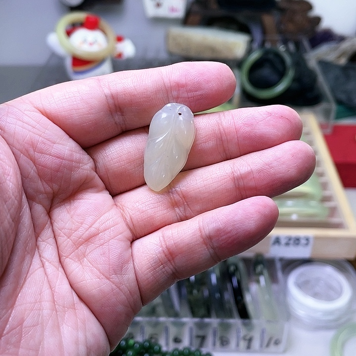 蛇纹石玉颈饰未镶嵌