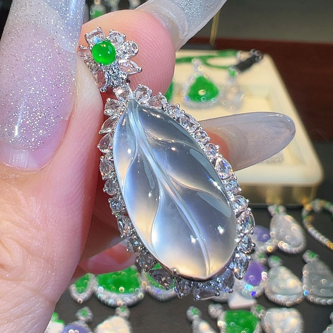 翡翠吊坠(不含链)18K金镶嵌翡翠