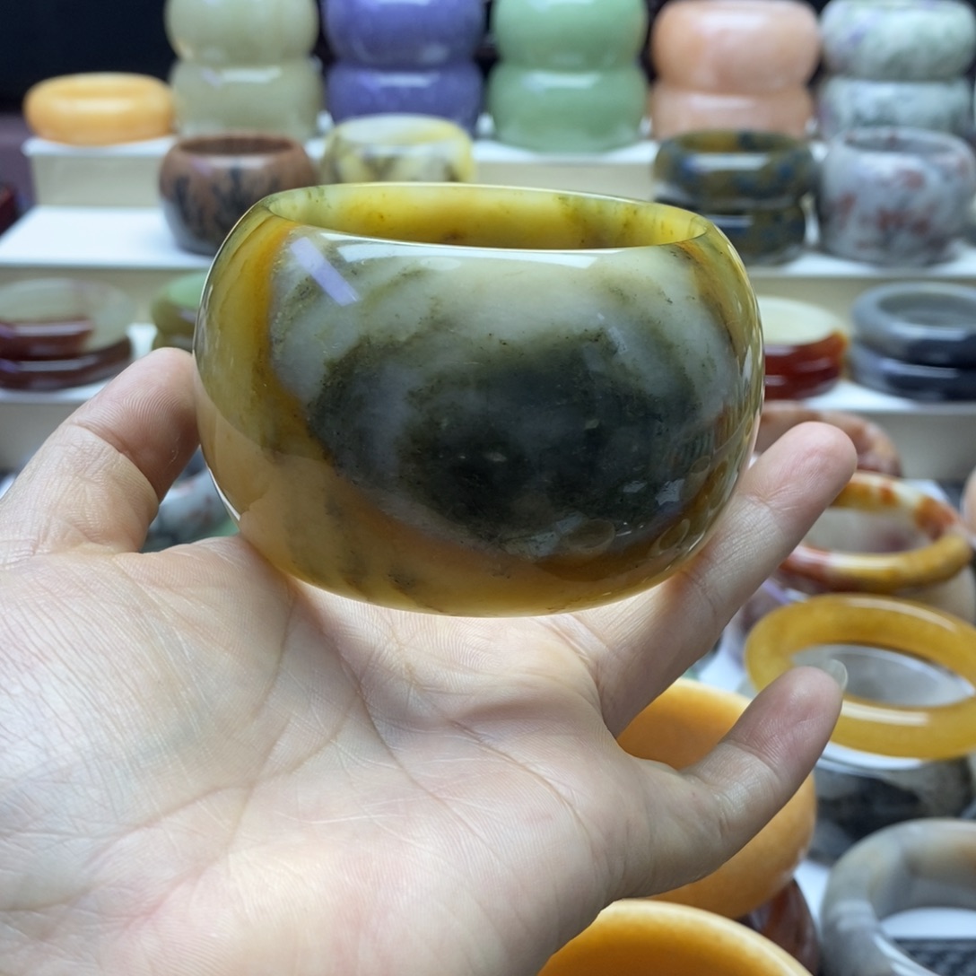 邳***货石英质玉未镶嵌手镯