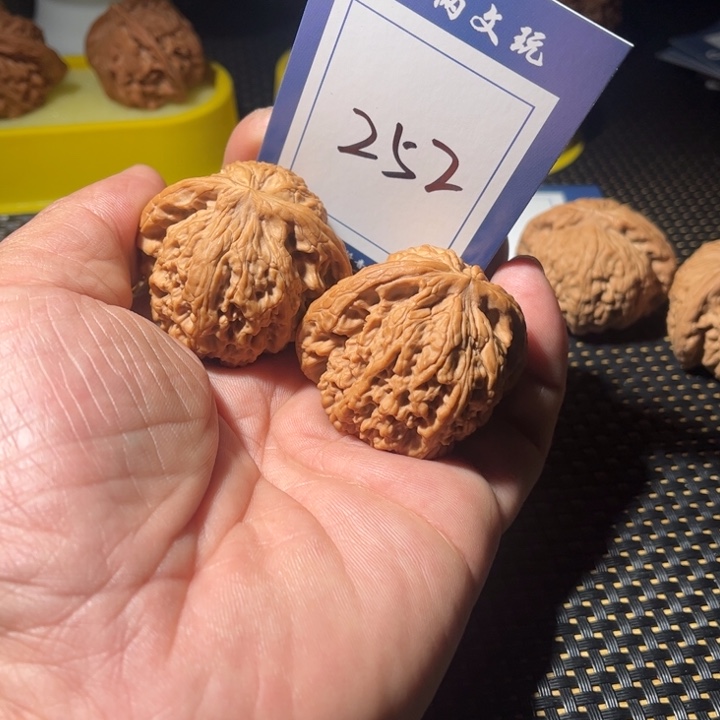 ****丘文玩核桃吊坠全品南疆  47尺  252号
