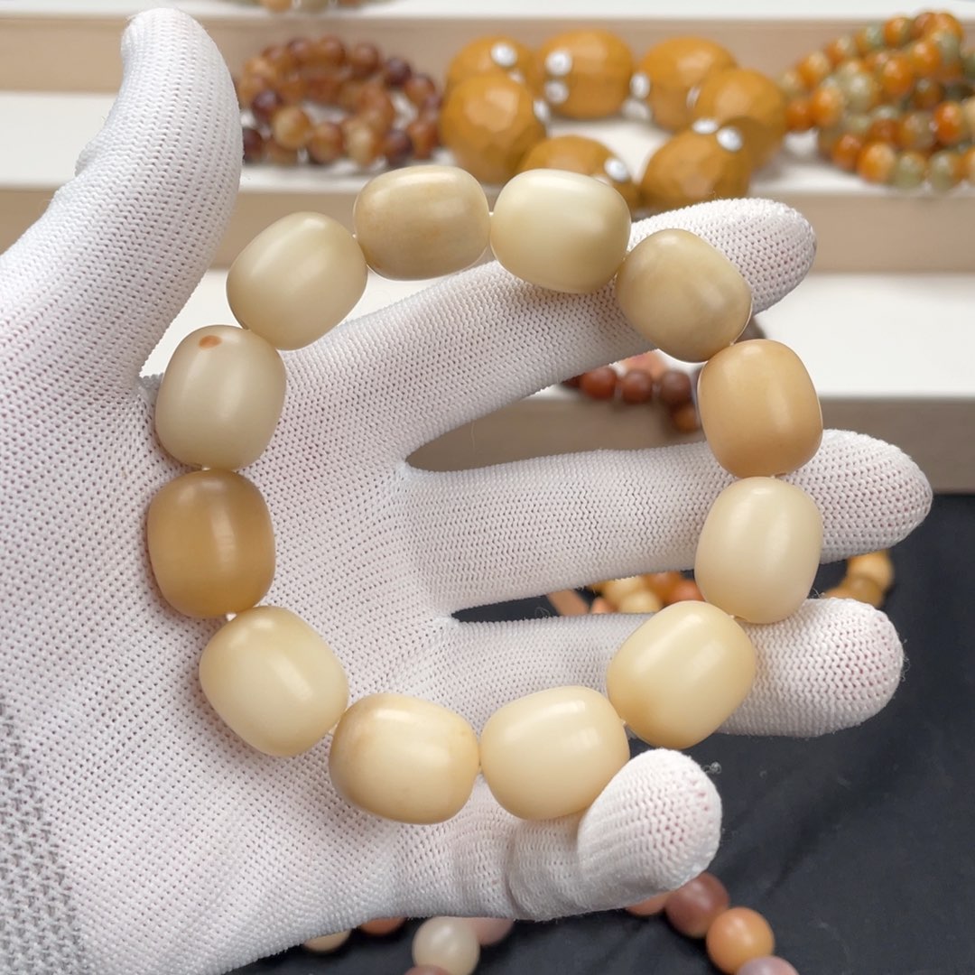 布***.白玉菩提吊坠卡20手工干磨通货