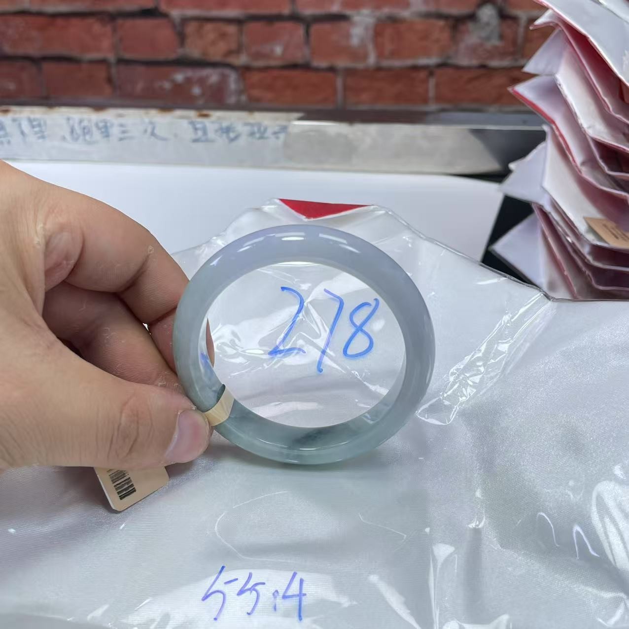 毛货手镯需精细抛光/278