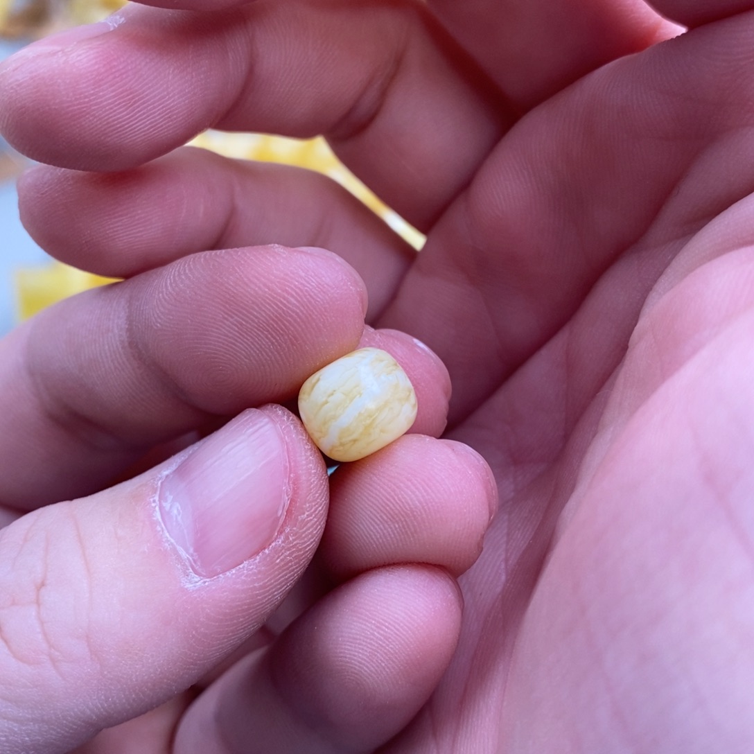 小***哥蜜蜡未镶嵌裸石配饰