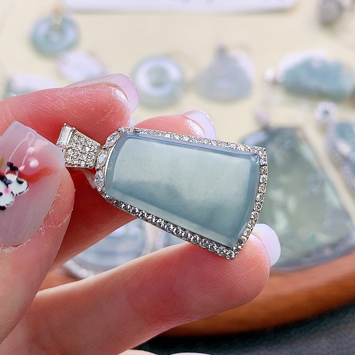 翡翠颈饰银S925镶嵌翡翠