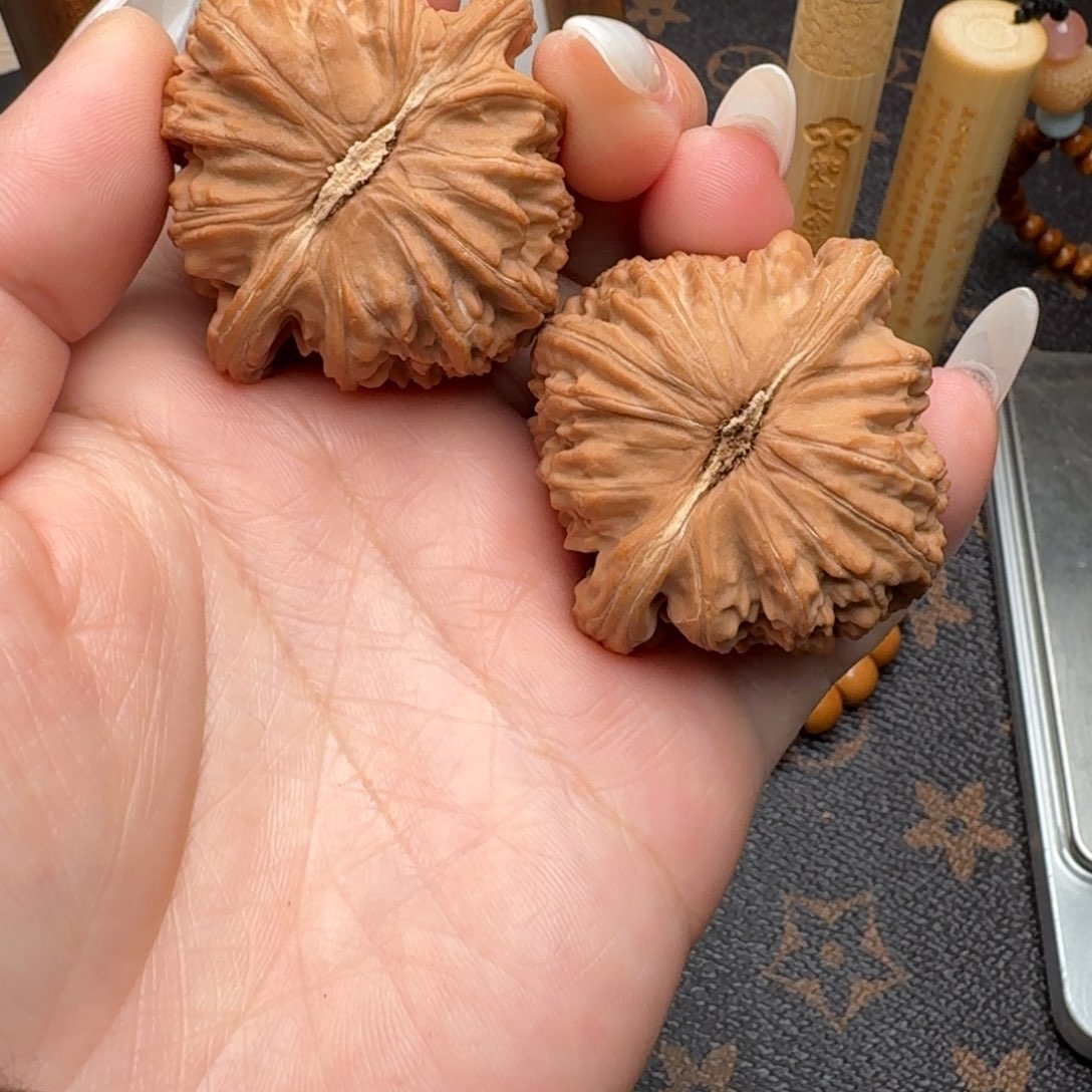 ****楼把件文玩核桃43白M166