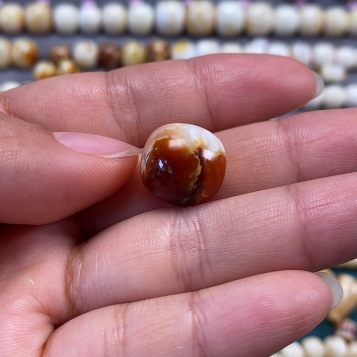 小***姐未镶嵌蜜蜡裸石老型