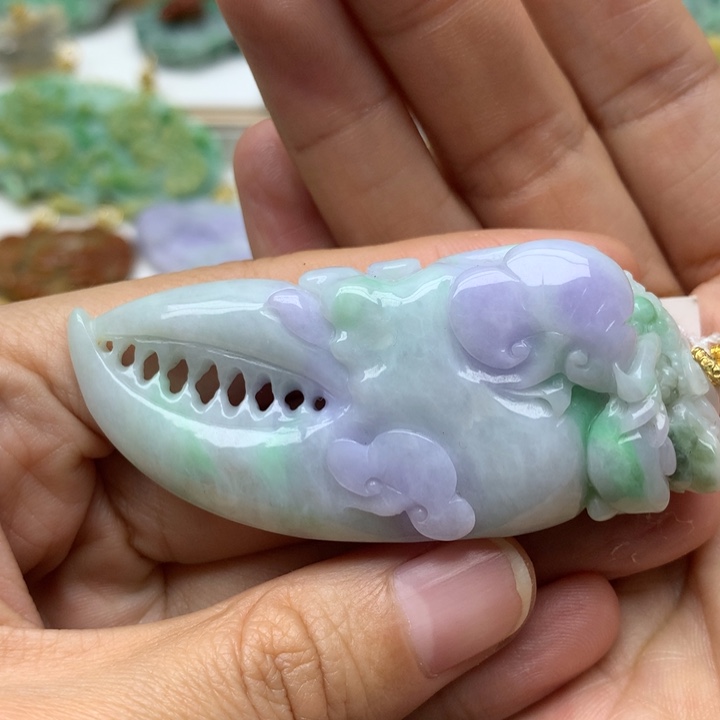 翡翠颈饰未镶嵌翡翠