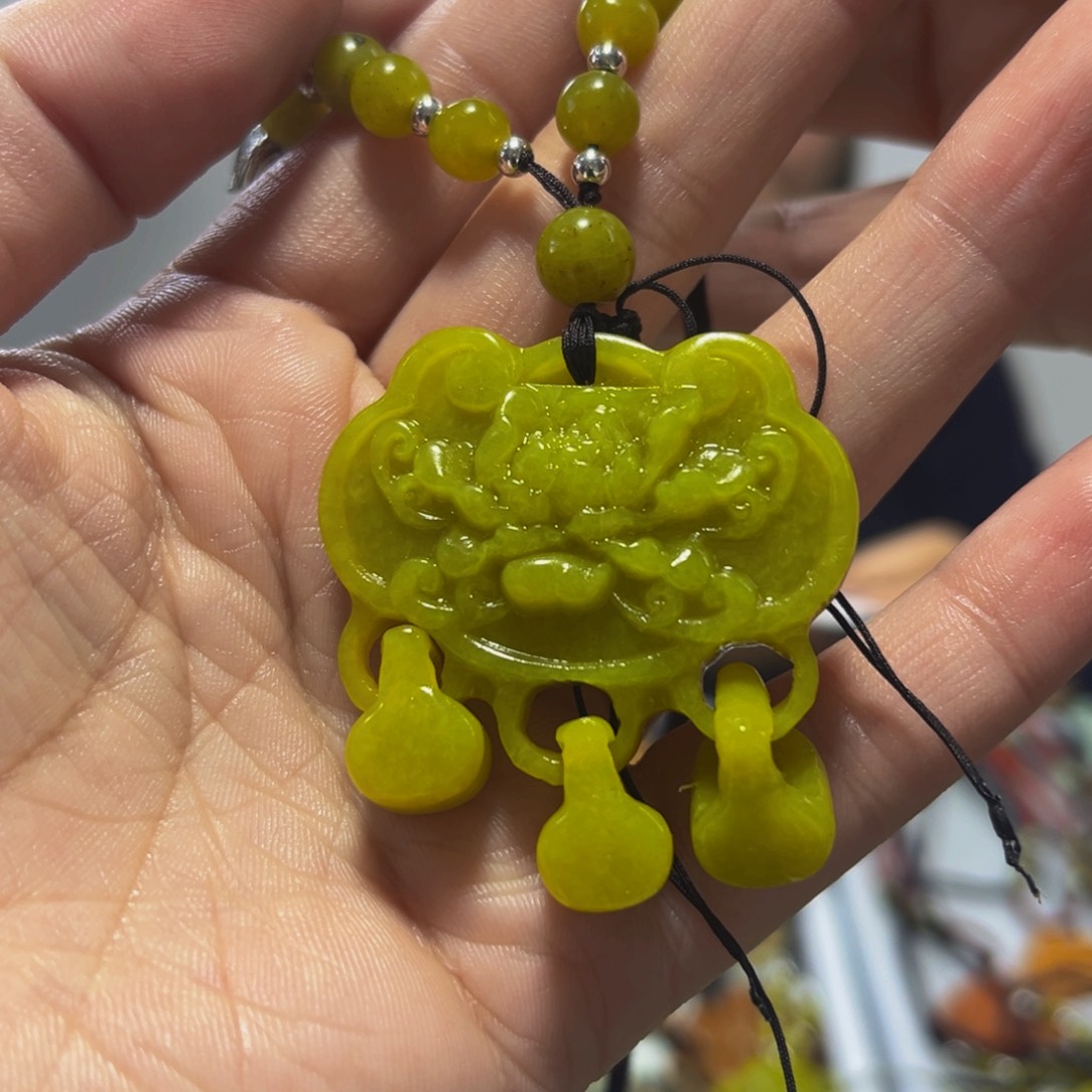 蛇纹石玉未镶嵌颈饰