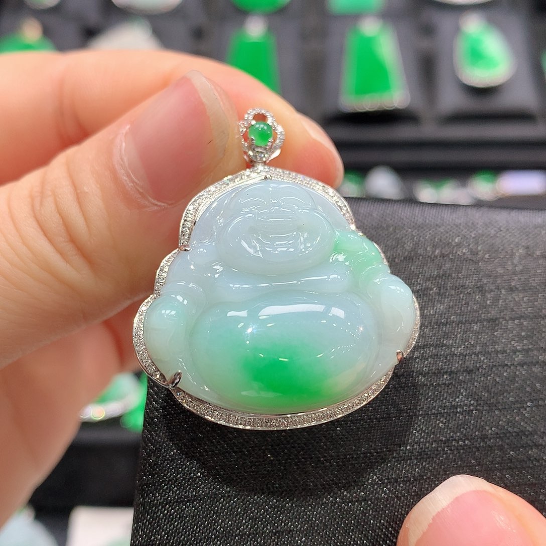 翡翠18K金镶嵌颈饰佛公