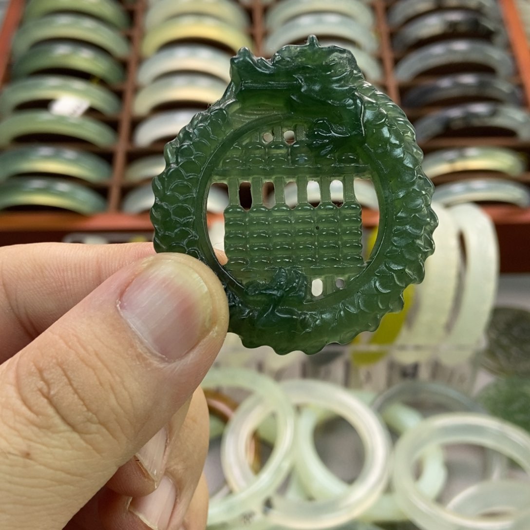 蛇纹石玉手镯未镶嵌