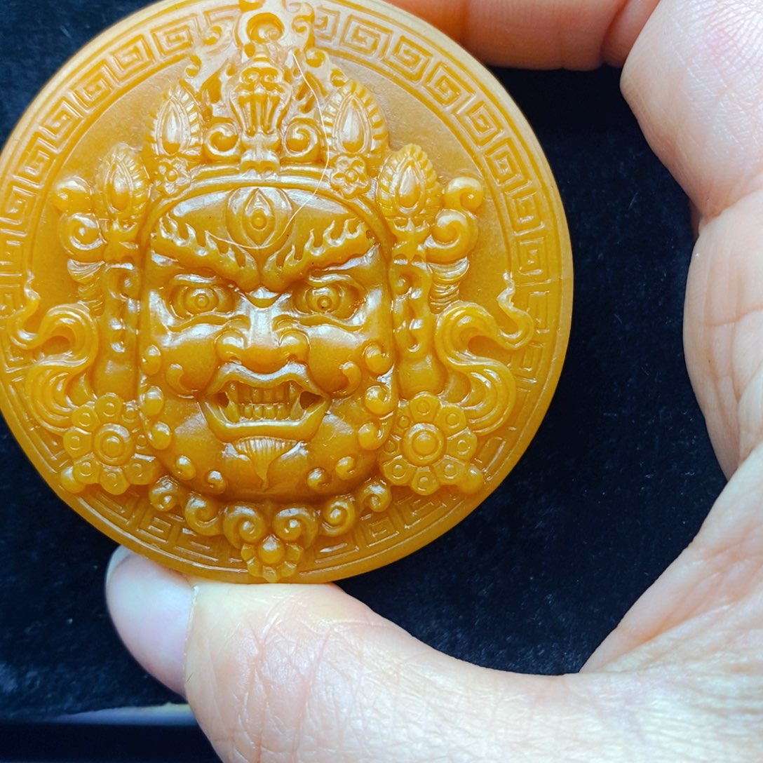 未镶嵌石英质玉（黄龙玉）颈饰