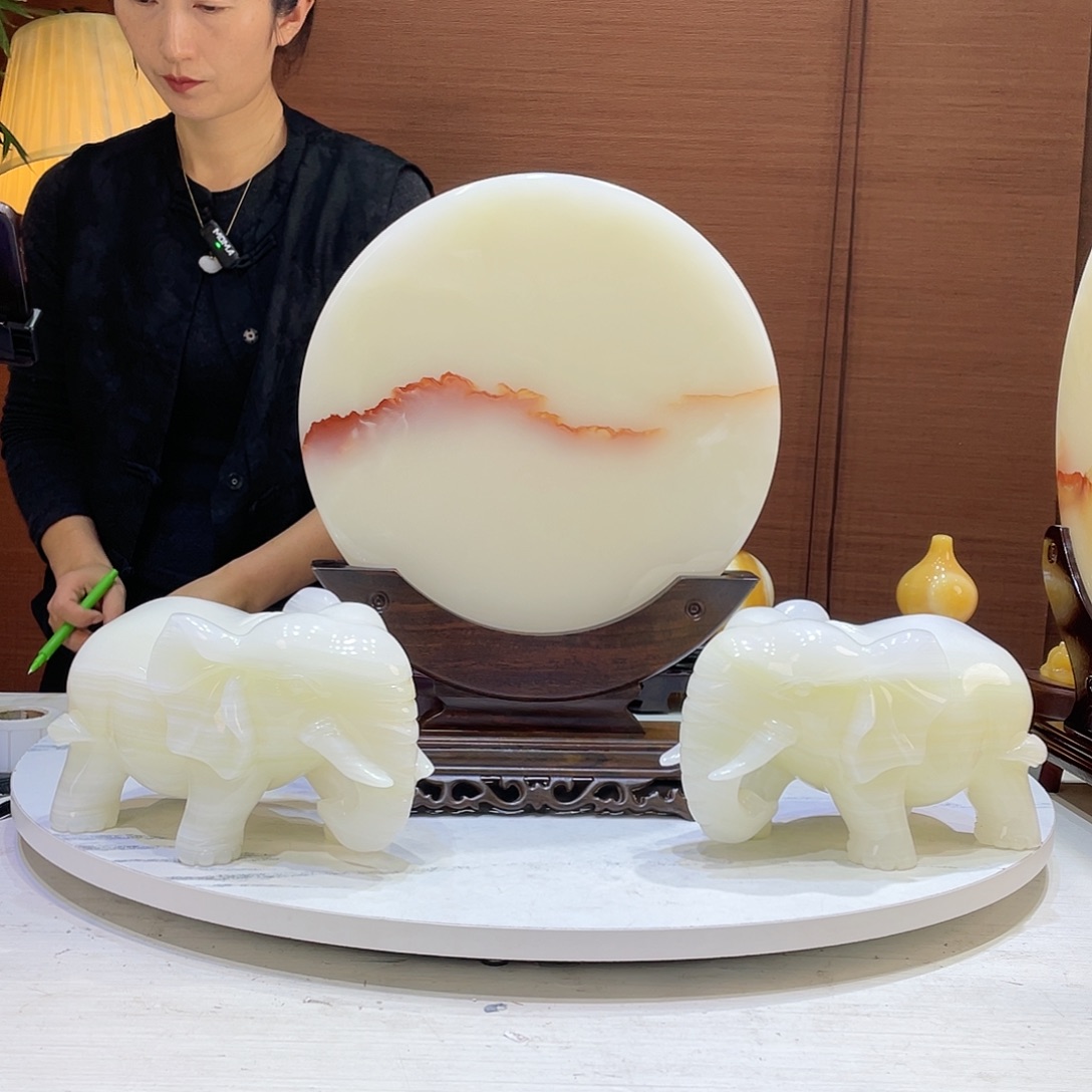 玉天然玉石平安扣和玉石大象摆件