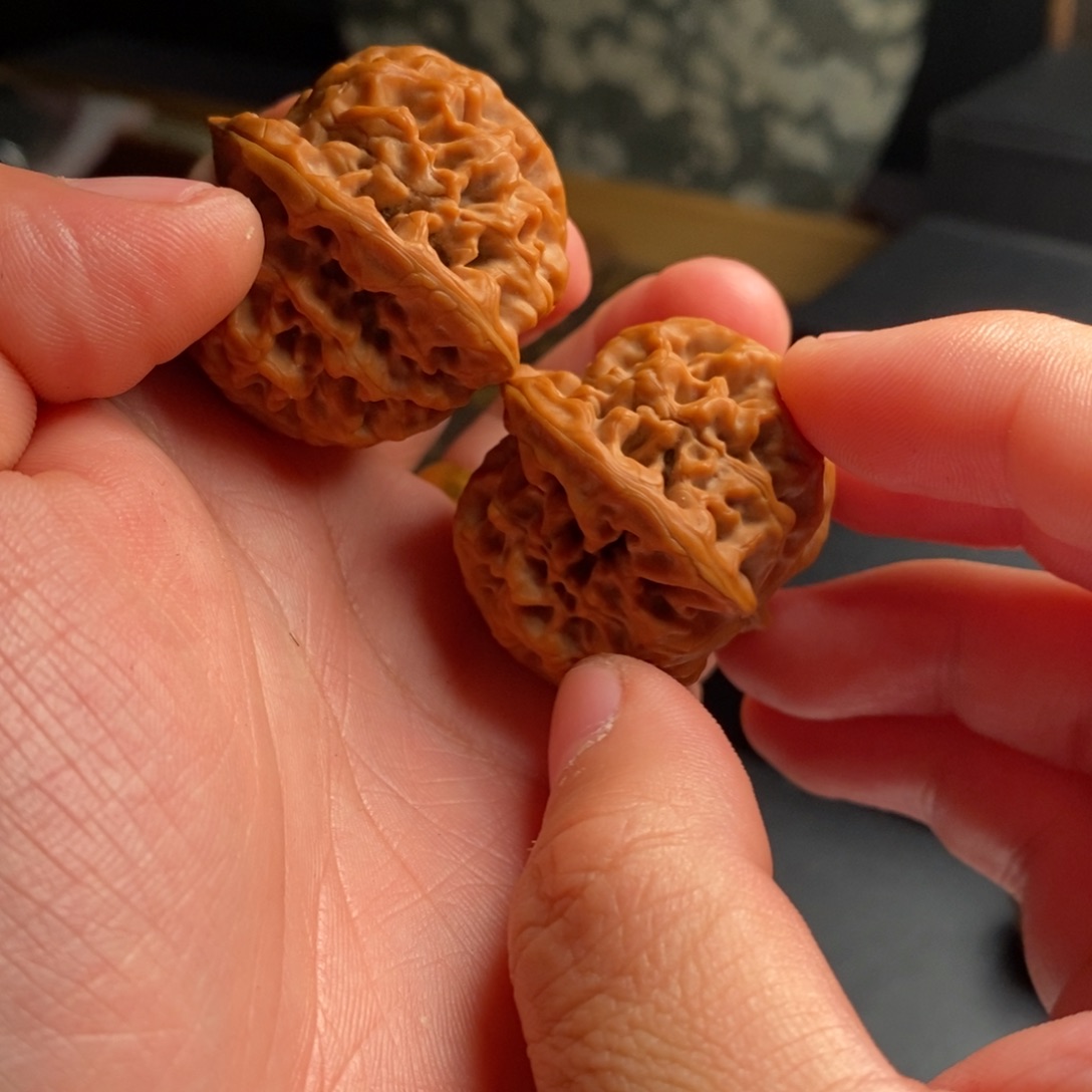 凌***东文玩核桃吊坠核为贵