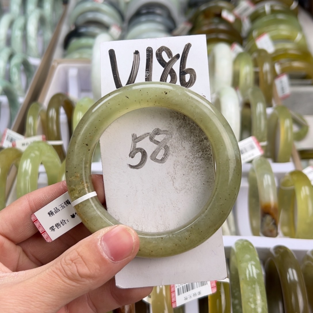 岫玉手镯未镶嵌天然岫玉