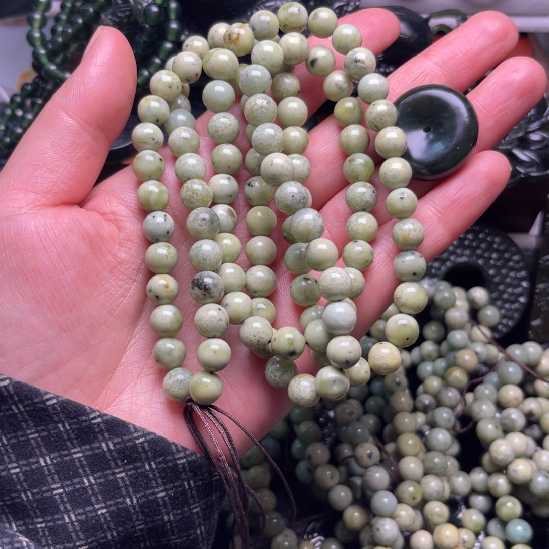 用***3蛇纹石玉未镶嵌颈饰