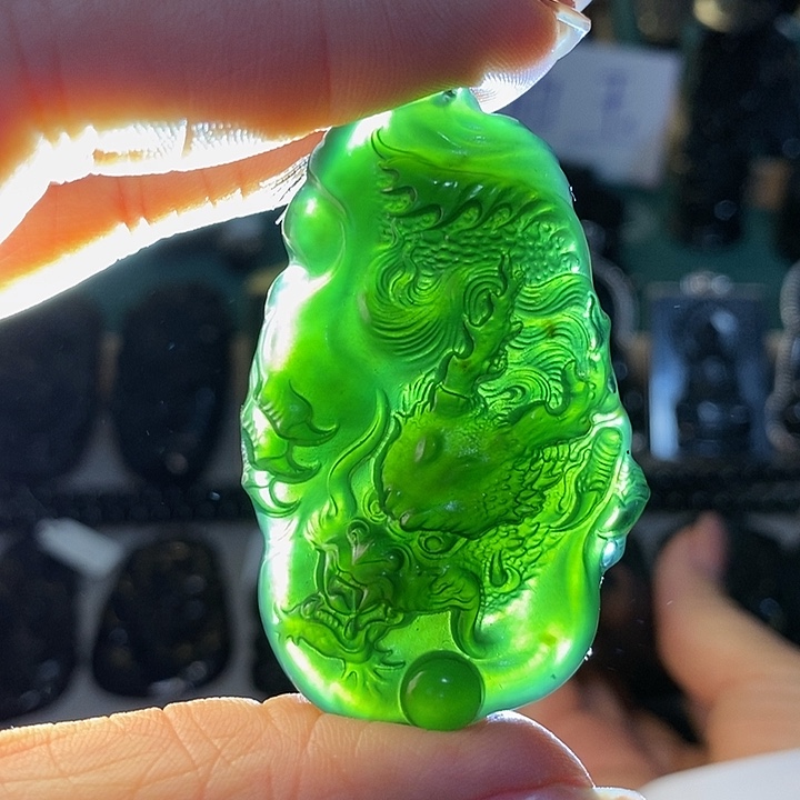 蛇纹石玉未镶嵌颈饰