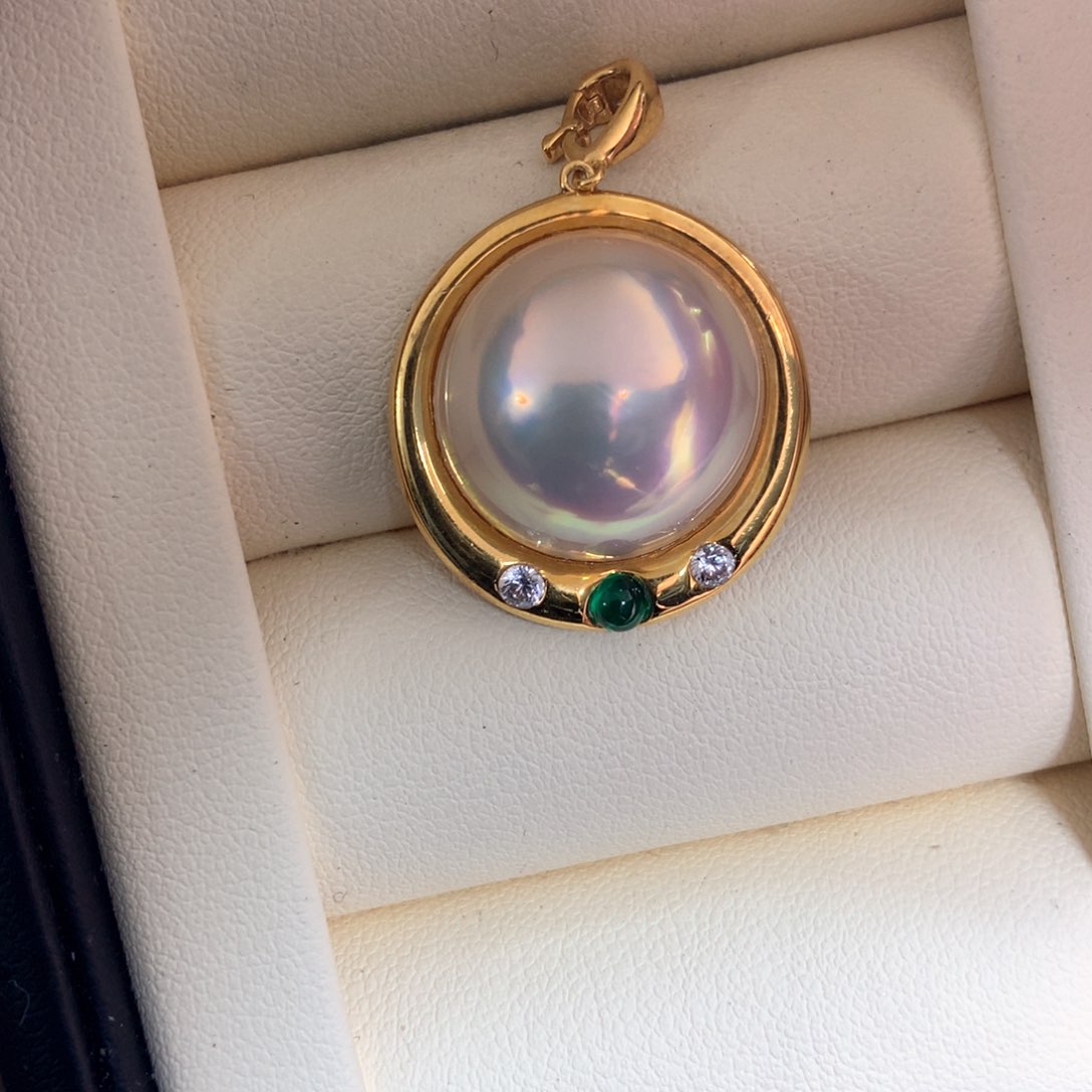 拼合珍珠（马贝珠）颈饰18K金镶嵌