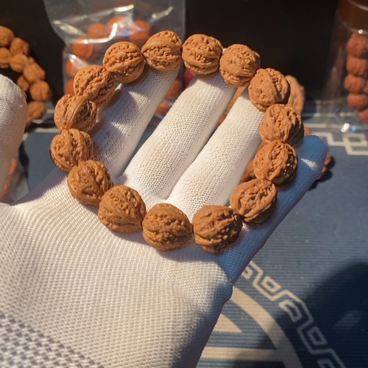 文玩核桃手串……23