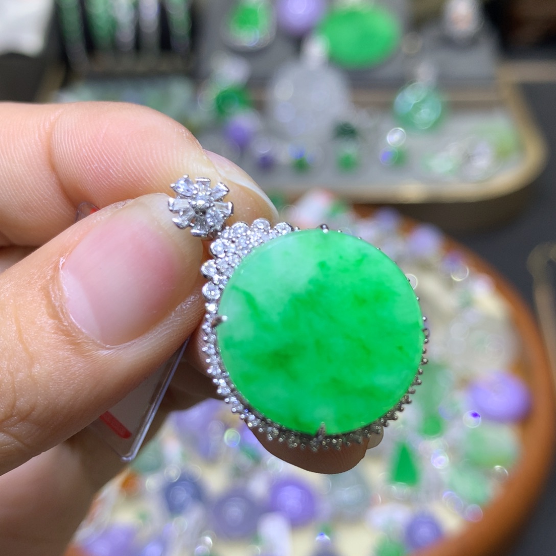 翡翠18K金镶嵌颈饰翡翠吊坠项链