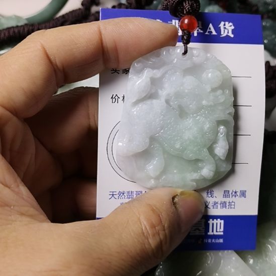 翡翠未镶嵌颈饰挂件