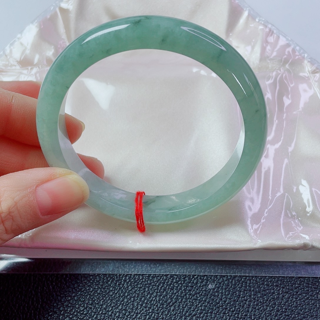 燕***儿翡翠未镶嵌手镯天然