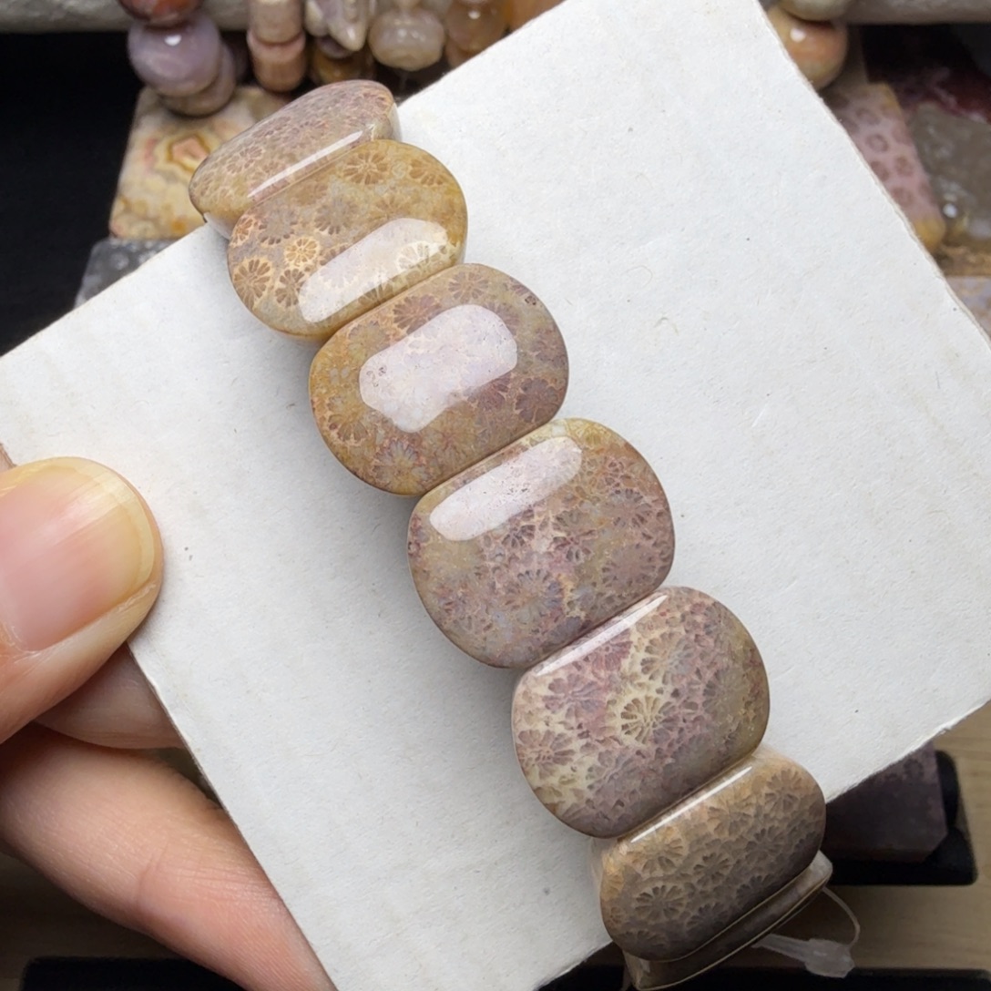 硅化玉未镶嵌仙野绿踪：绿黄底紫花花