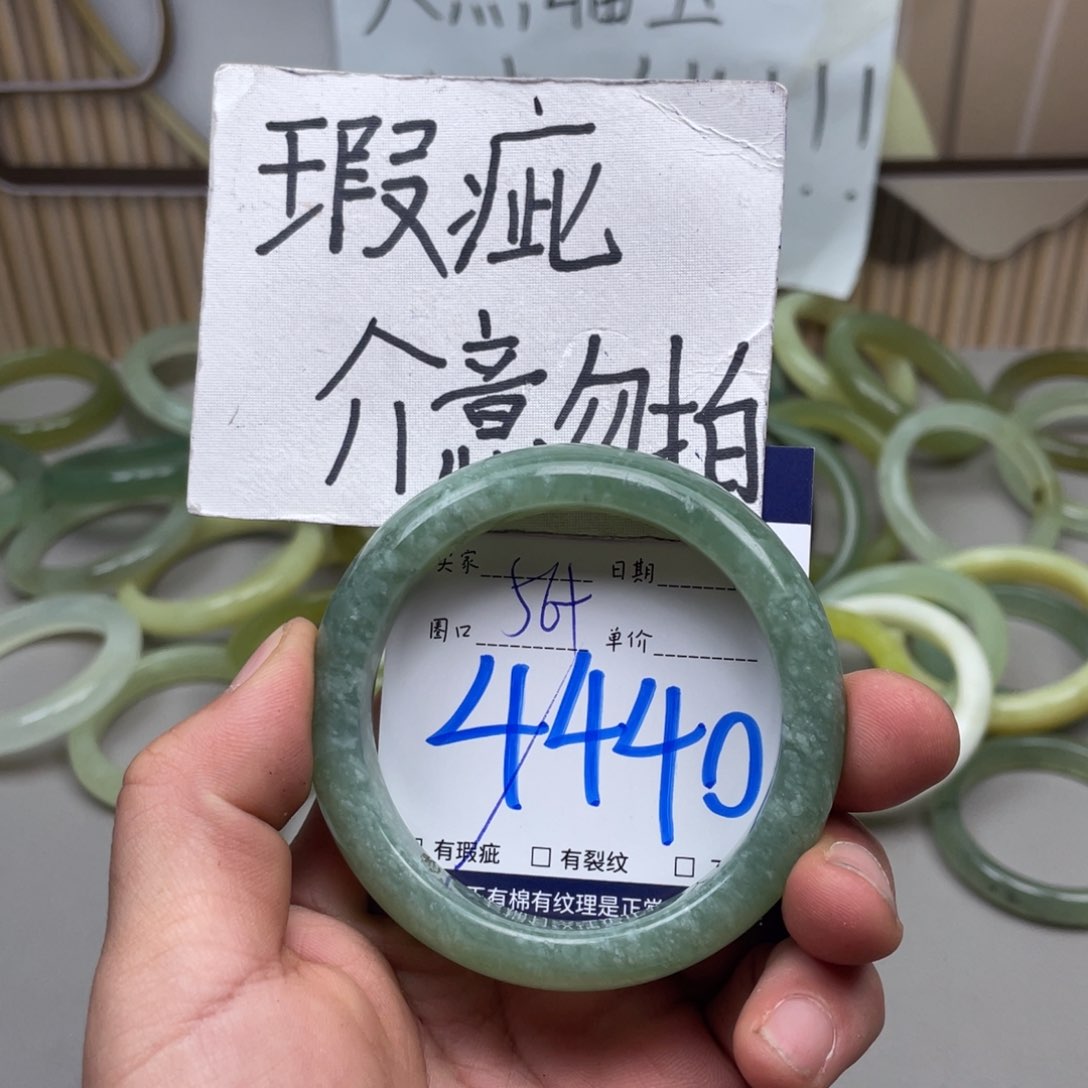 岫玉手镯手镯未镶嵌