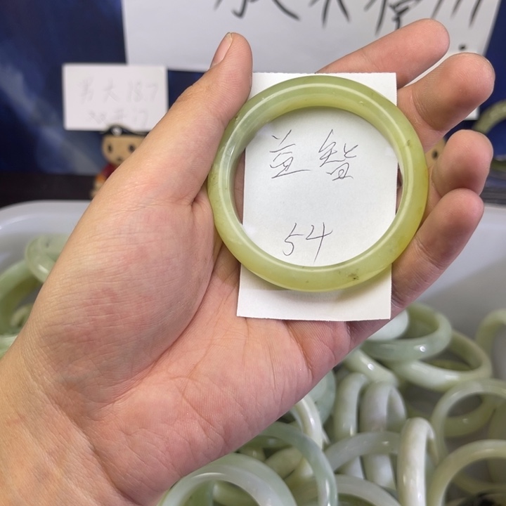 蛇纹石玉手镯未镶嵌益*子
