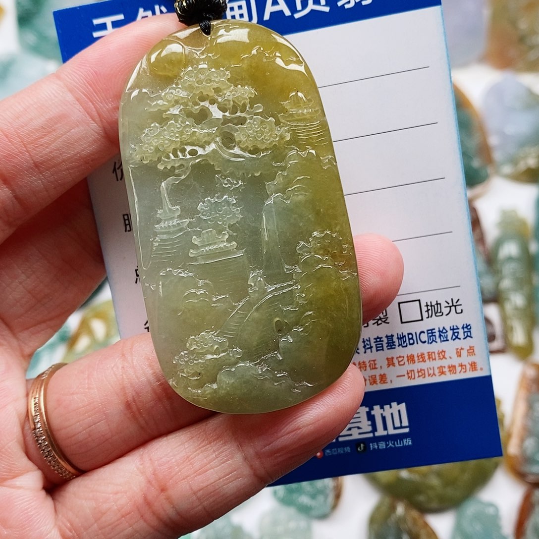 翡翠未镶嵌颈饰山水