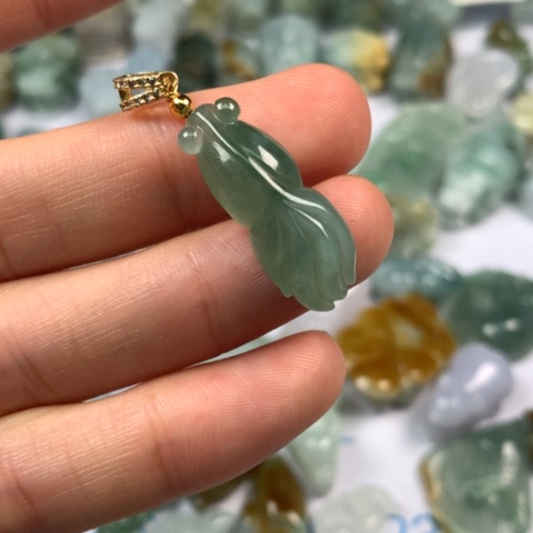 翡翠颈饰未镶嵌翡翠