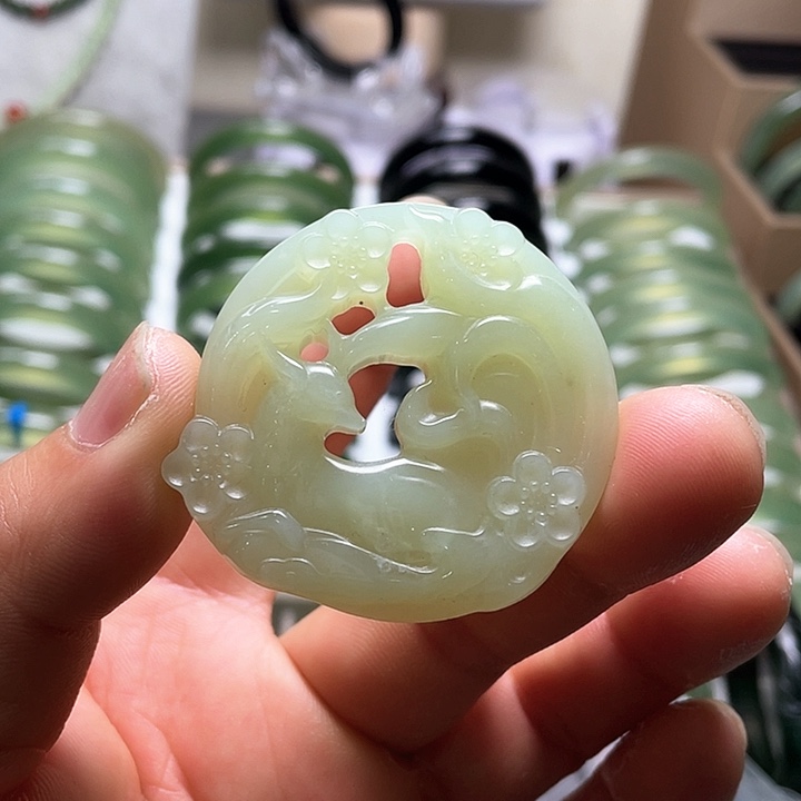 蛇纹石玉手镯未镶嵌