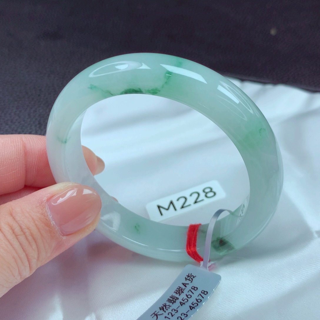 翡翠手镯未镶嵌手镯88