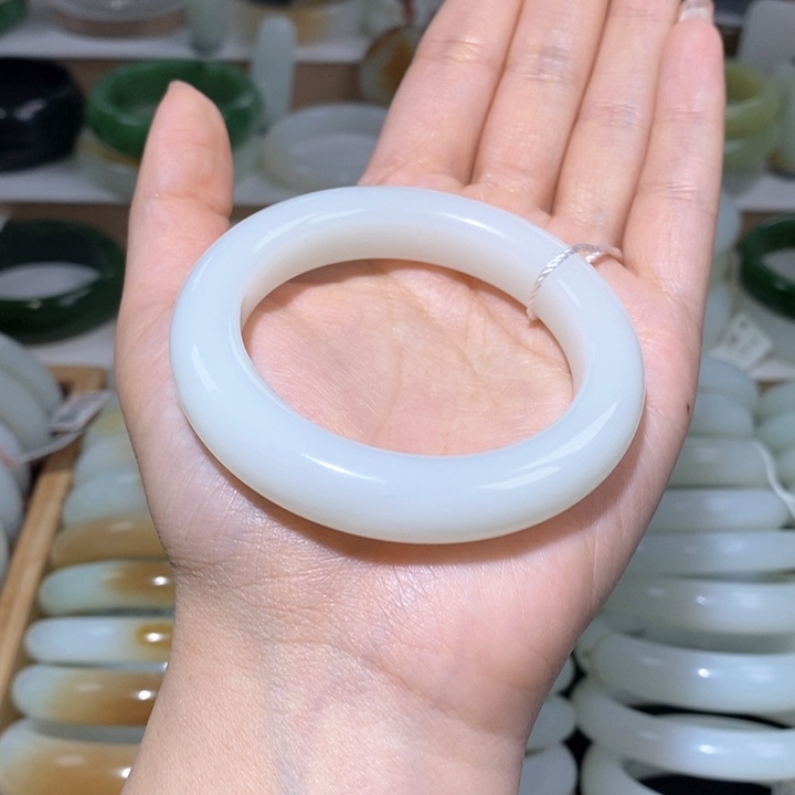 和田玉手镯未镶嵌羊脂白