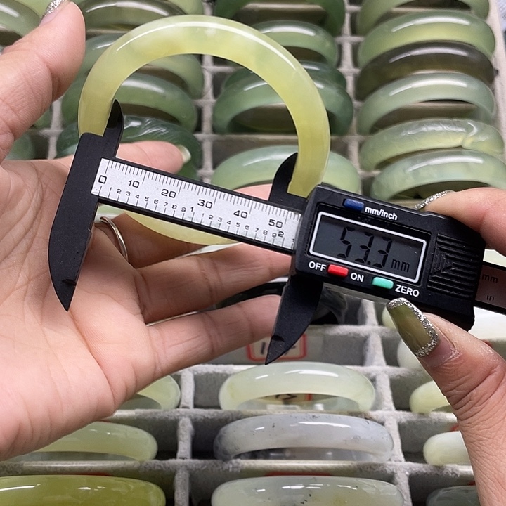 蛇纹石玉未镶嵌手镯144