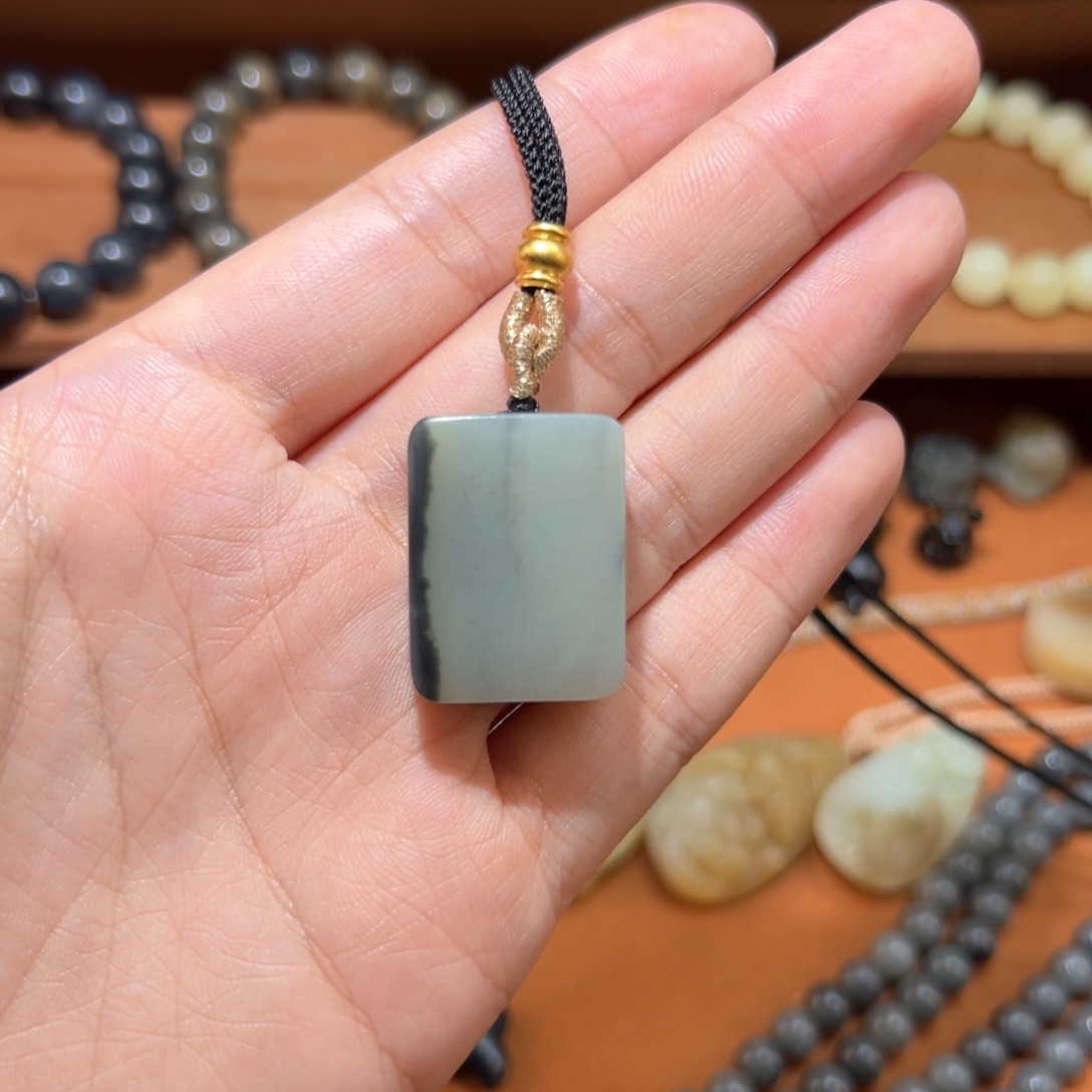 一***水和田玉未镶嵌颈饰