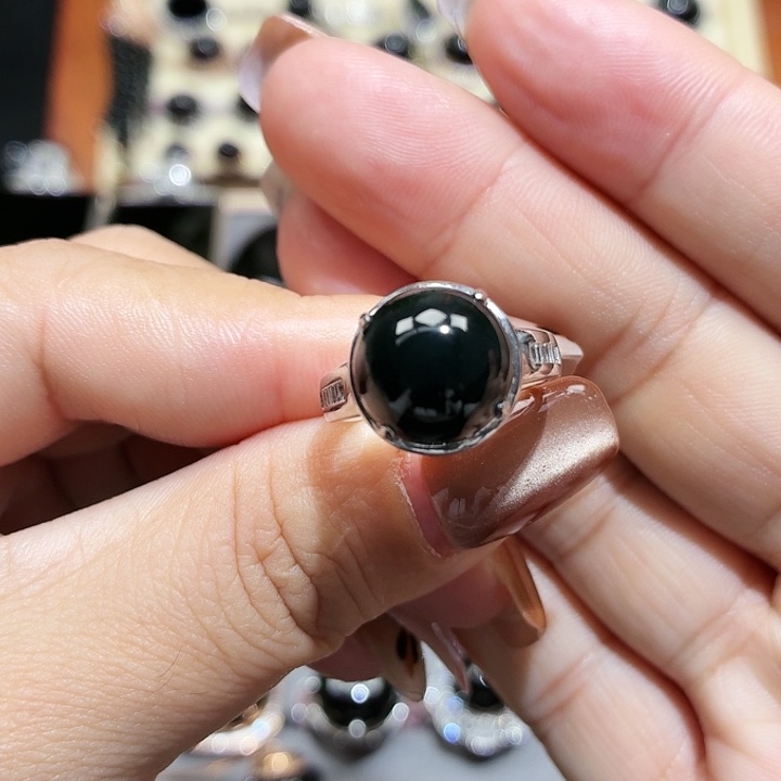 翡翠18K金镶嵌戒指