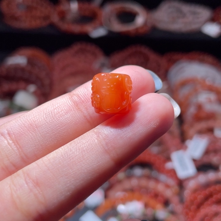 南红玛瑙未镶嵌猫猫桶珠1943