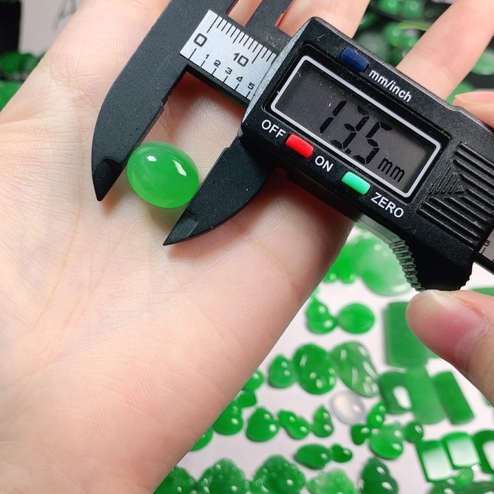 爱***姐翡翠未镶嵌颈饰13.5*12.0*5.7