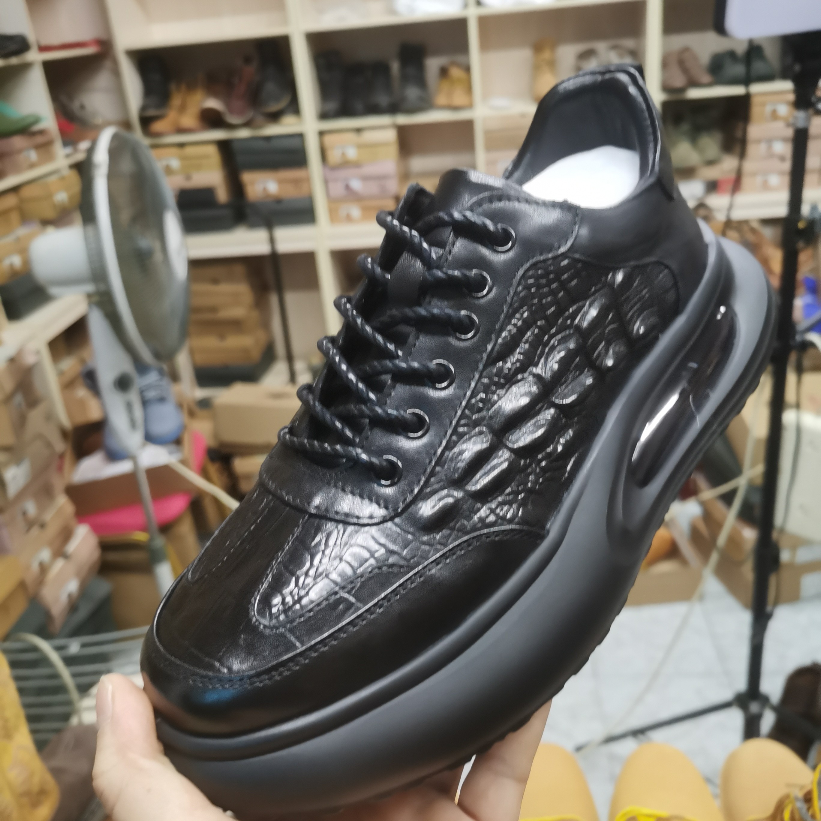 秋冬新款男士轻质厚底系带休闲皮鞋，头层牛皮英伦潮流