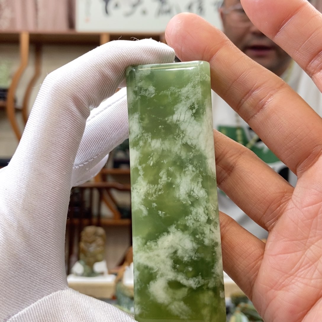 蛇纹石玉未镶嵌吊坠