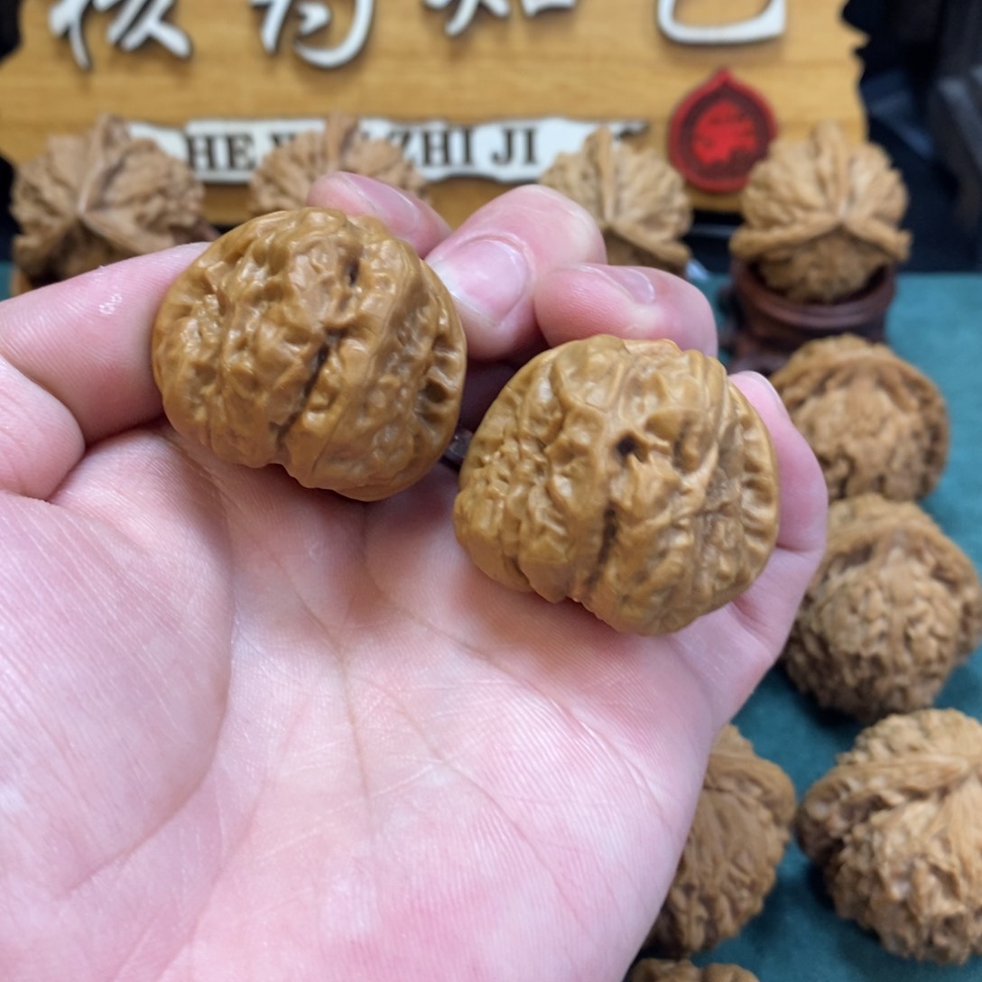 文玩核桃把件蛤蟆头35修