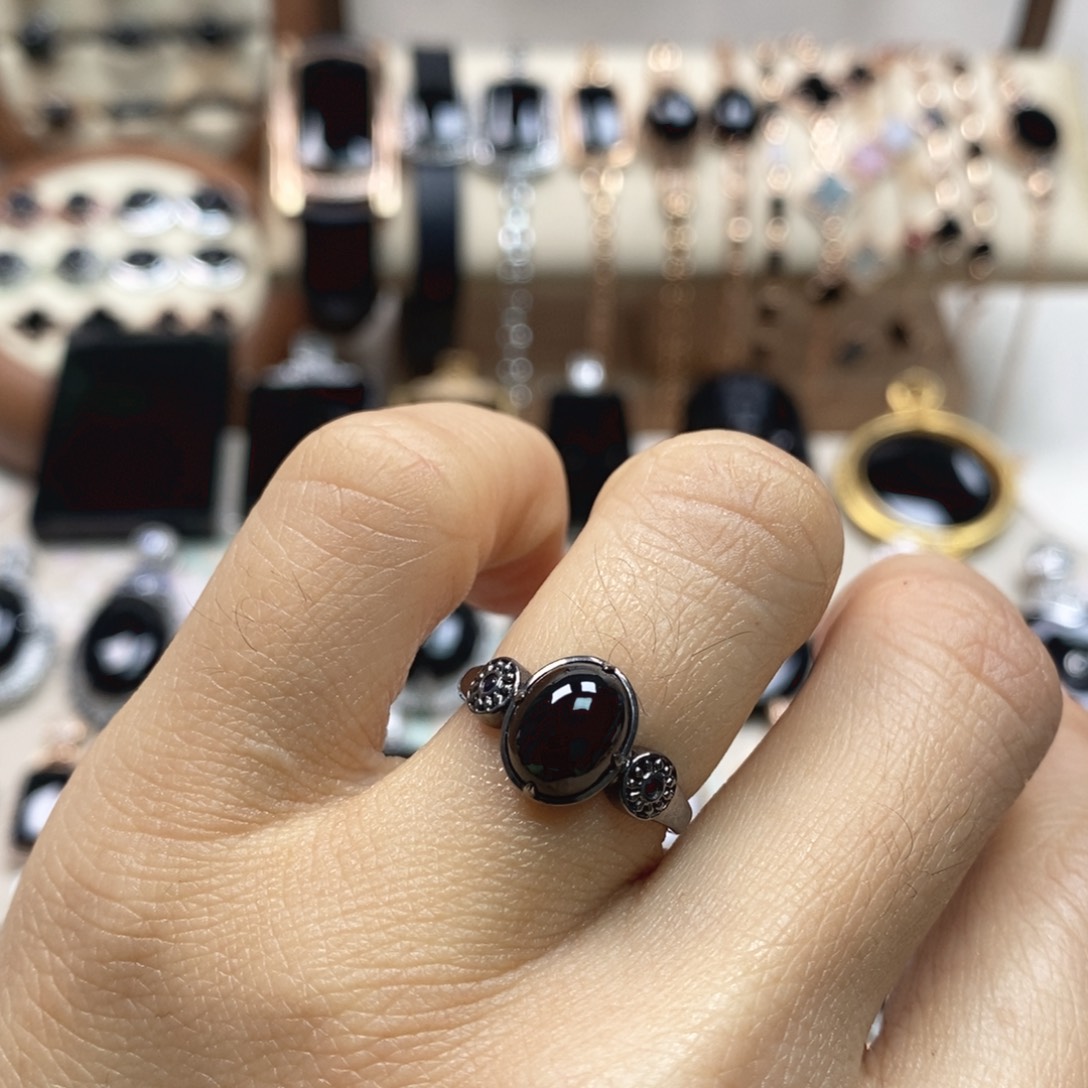 翡翠18K金镶嵌戒指