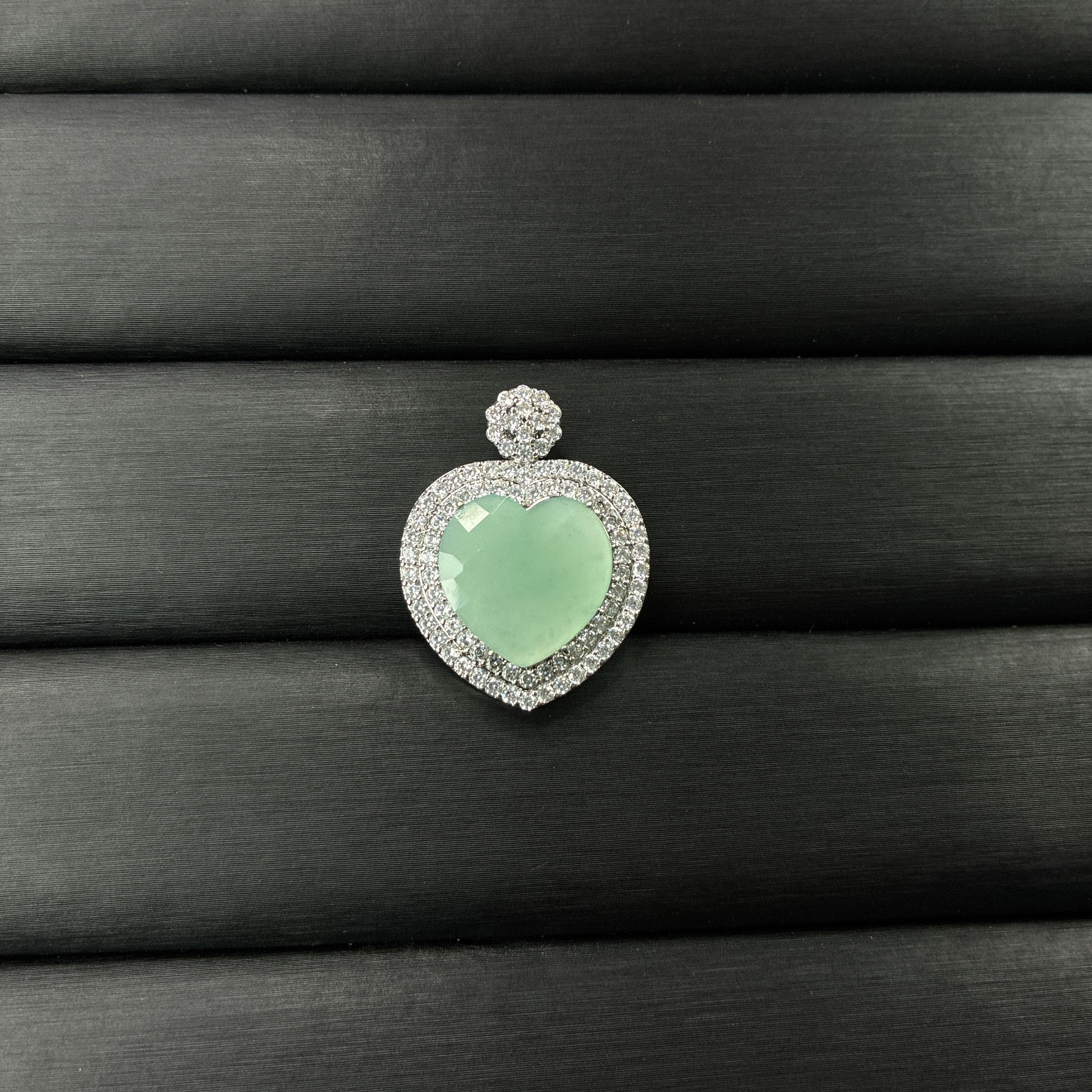 天然A货翡翠心形吊坠小众切面气质时尚精美多样性发其一D14