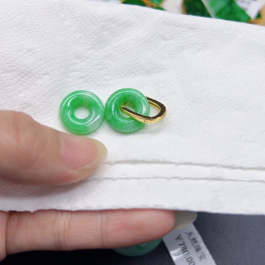 翡翠耳饰未镶嵌天然缅料A货一件